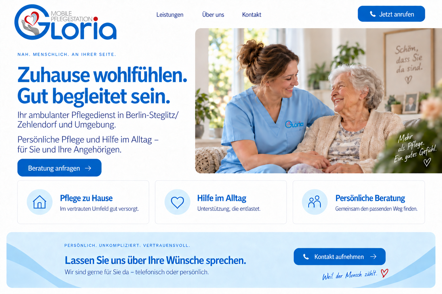 Eine Pflegekraft mit GLORIA-Logo auf ihrem blauen Shirt begleitet eine ältere Frau. Bildschrift: Mehr als Pflege. Ein gutes Gefühl.